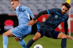 kysports-纽城后防线失落，频频领失球送对手得分()